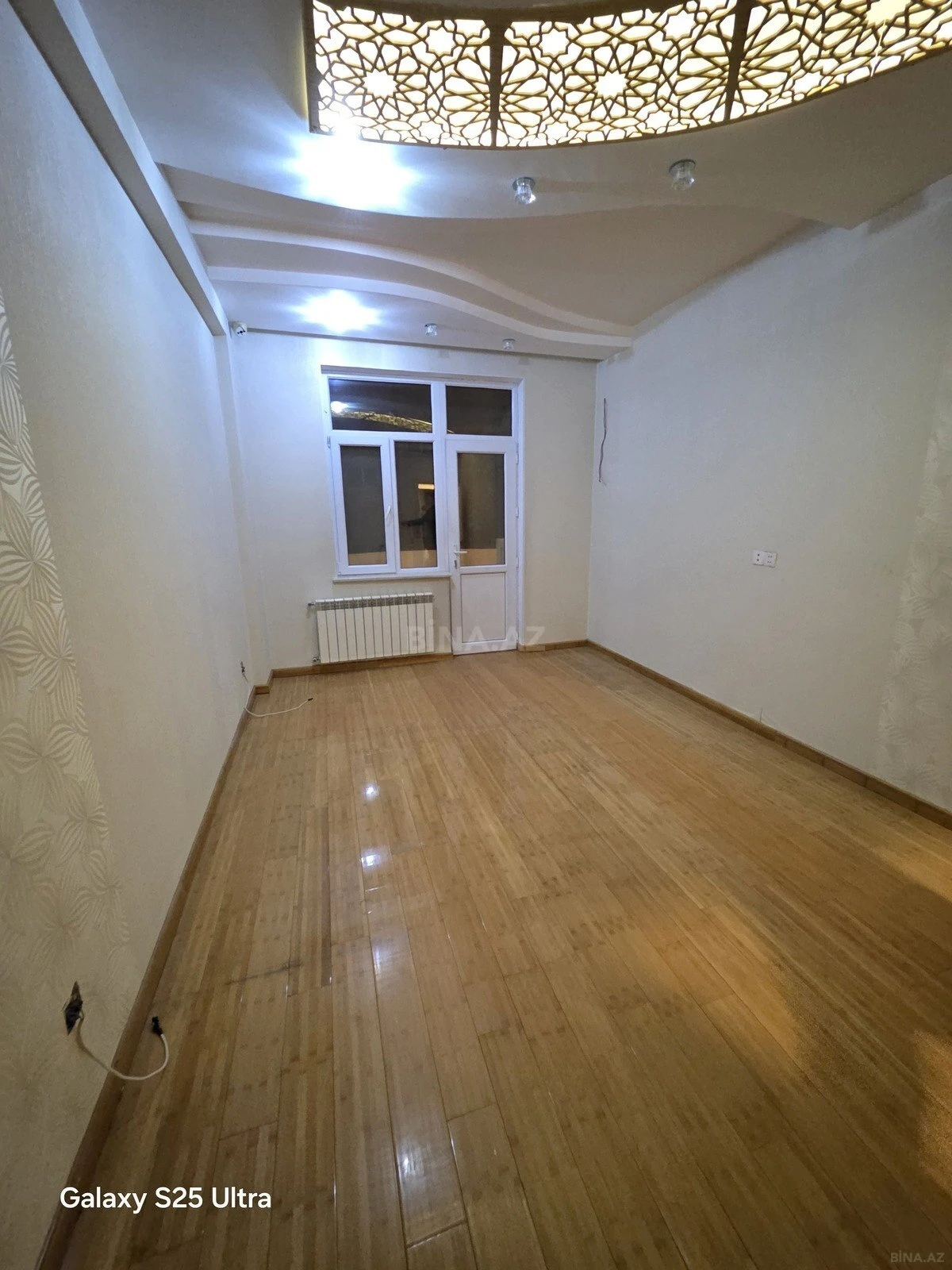 Satılır 3 otaqlı mənzil 135 m²