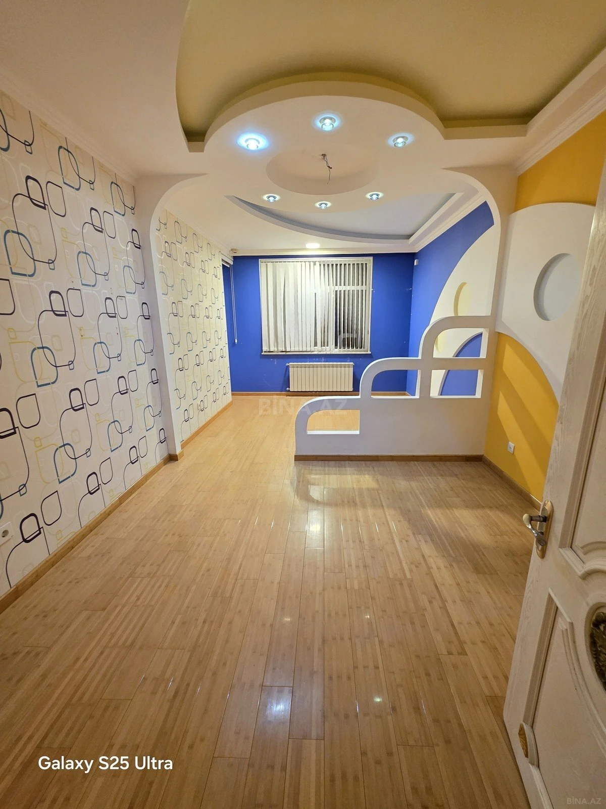 Satılır 3 otaqlı mənzil 135 m²