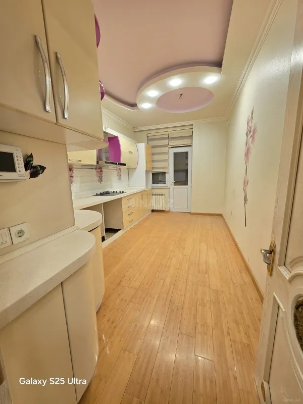 Satılır 3 otaqlı mənzil 135 m²