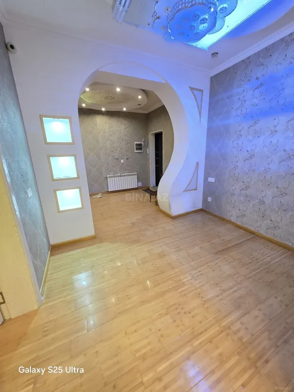 Satılır 3 otaqlı mənzil 135 m²