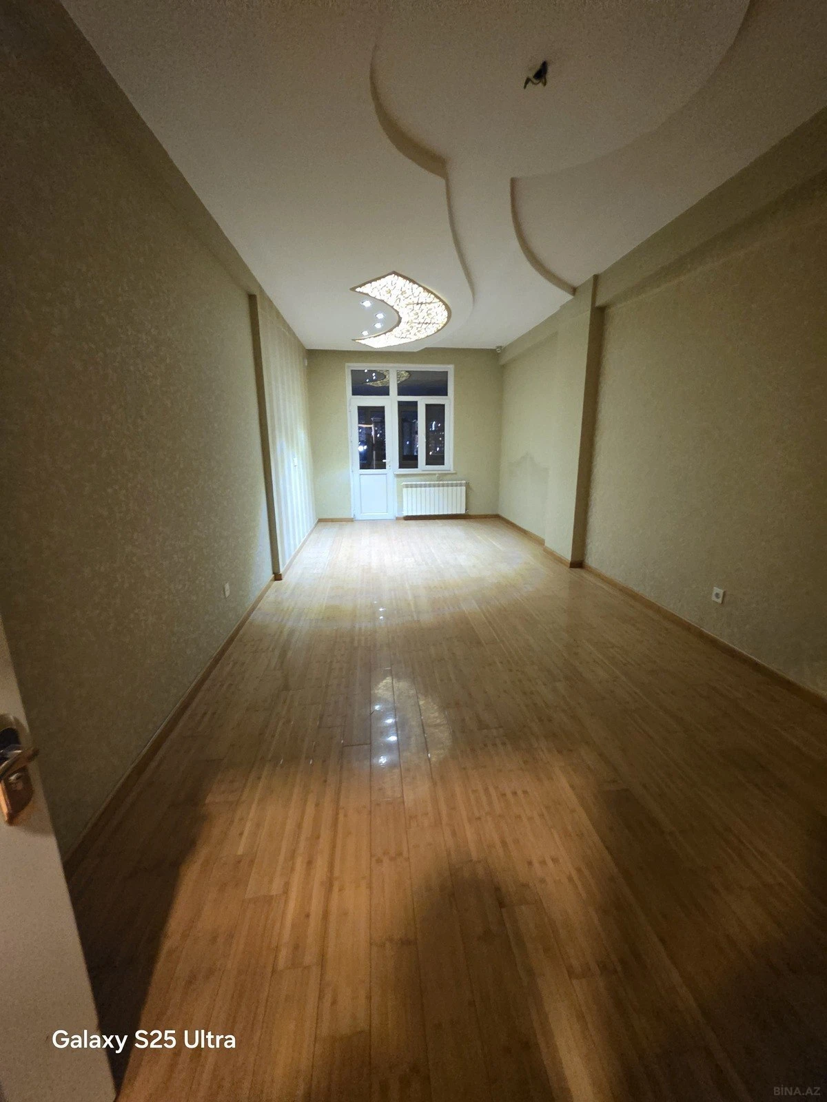 Satılır 3 otaqlı mənzil 135 m²