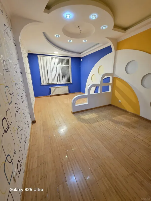 Satılır 3 otaqlı mənzil 135 m²