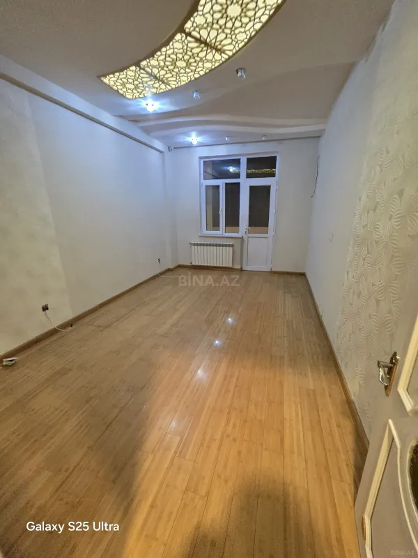 Satılır 3 otaqlı mənzil 135 m²
