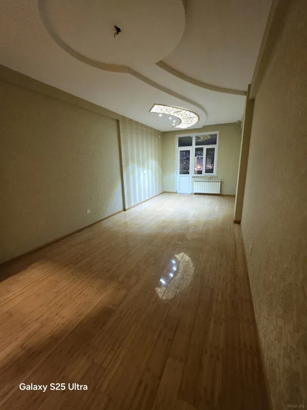 Satılır 3 otaqlı mənzil 135 m²