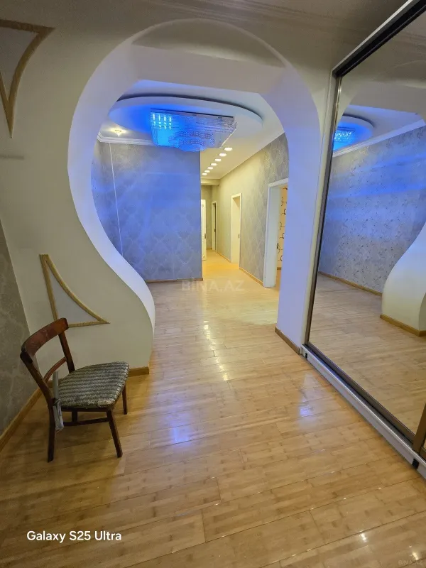 Satılır 3 otaqlı mənzil 135 m²