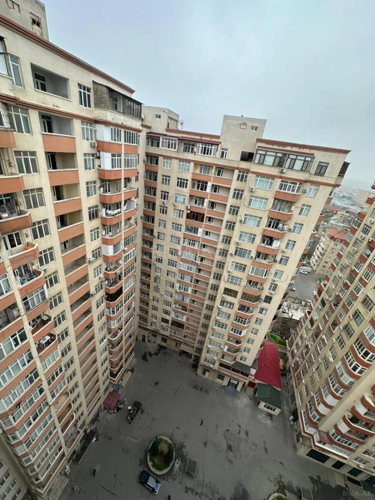 Satılır 3 otaqlı mənzil 140 m²