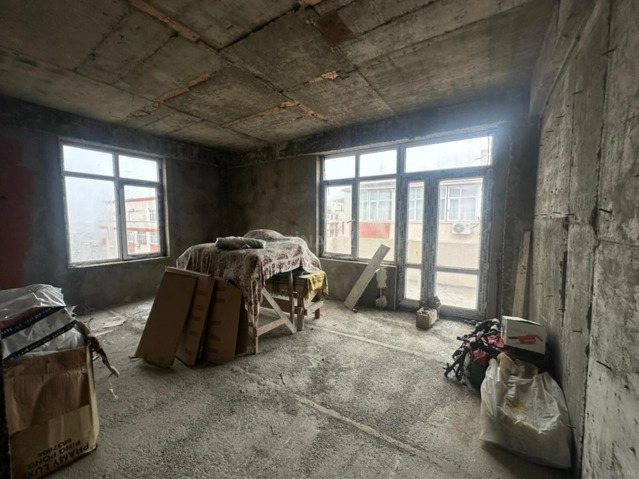 Satılır 3 otaqlı mənzil 140 m²