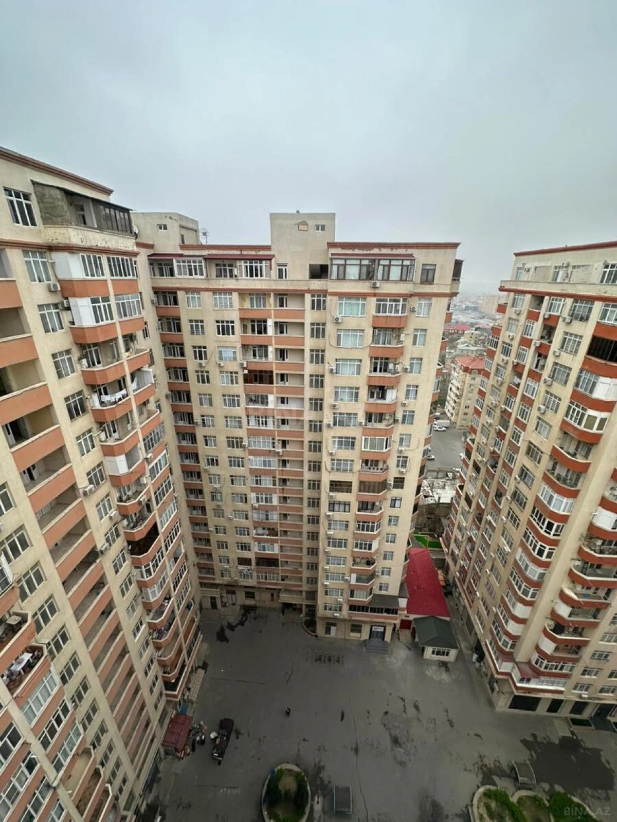 Satılır 3 otaqlı mənzil 140 m²