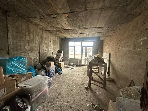 Satılır 3 otaqlı mənzil 140 m²