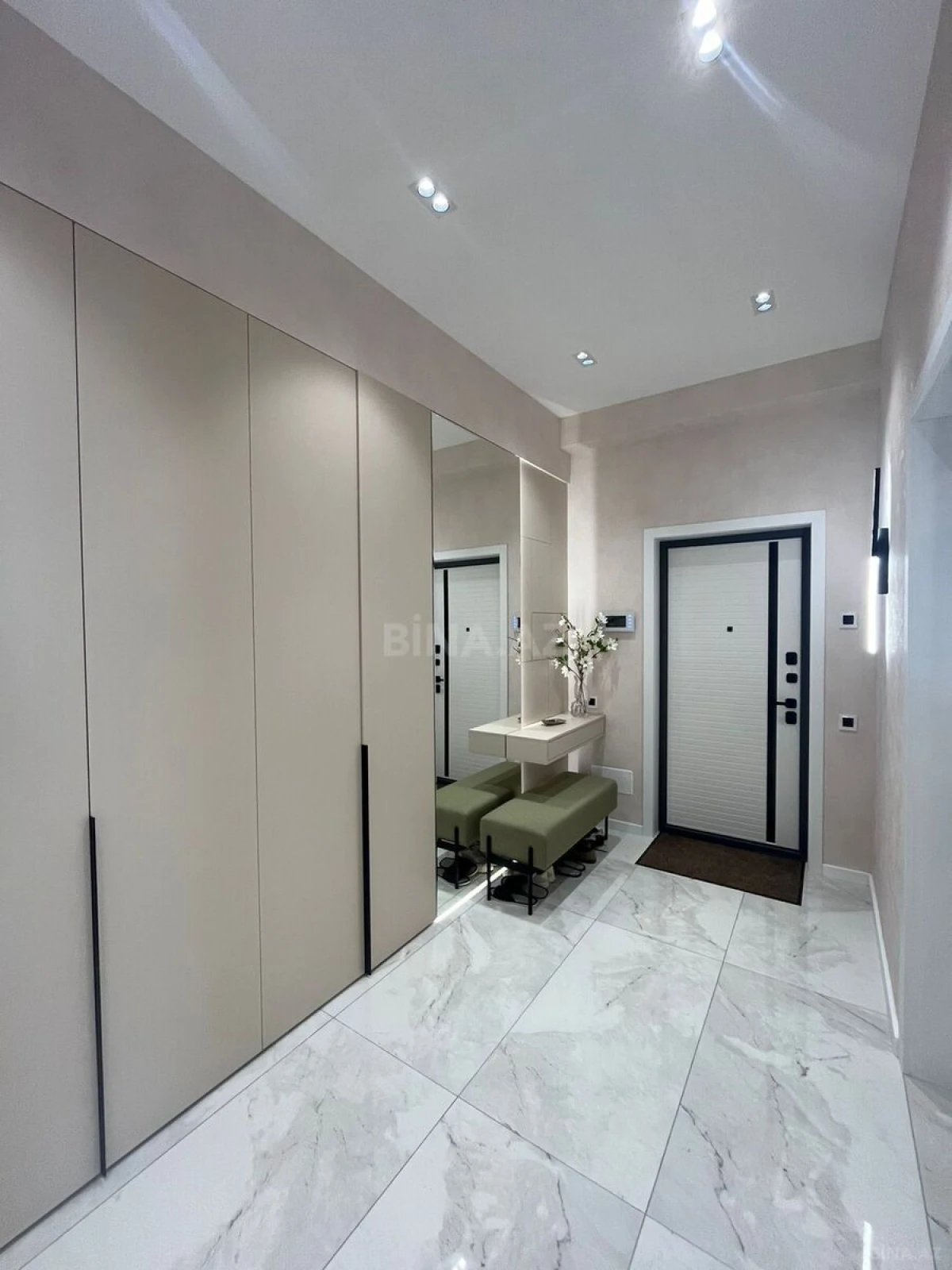 Kirayə verilir 2 otaqlı mənzil 70 m²