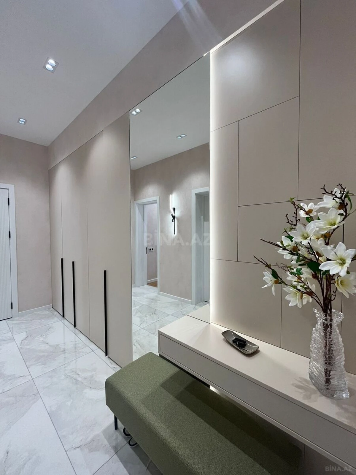 Kirayə verilir 2 otaqlı mənzil 70 m²