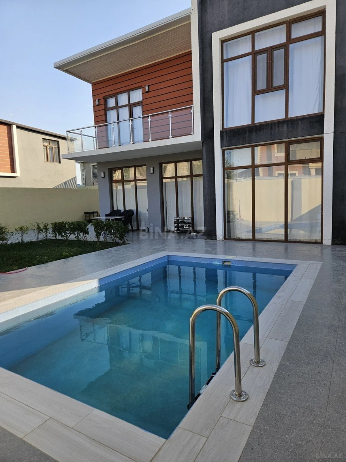 Satılır 4 otaqlı həyət evi 200 m²