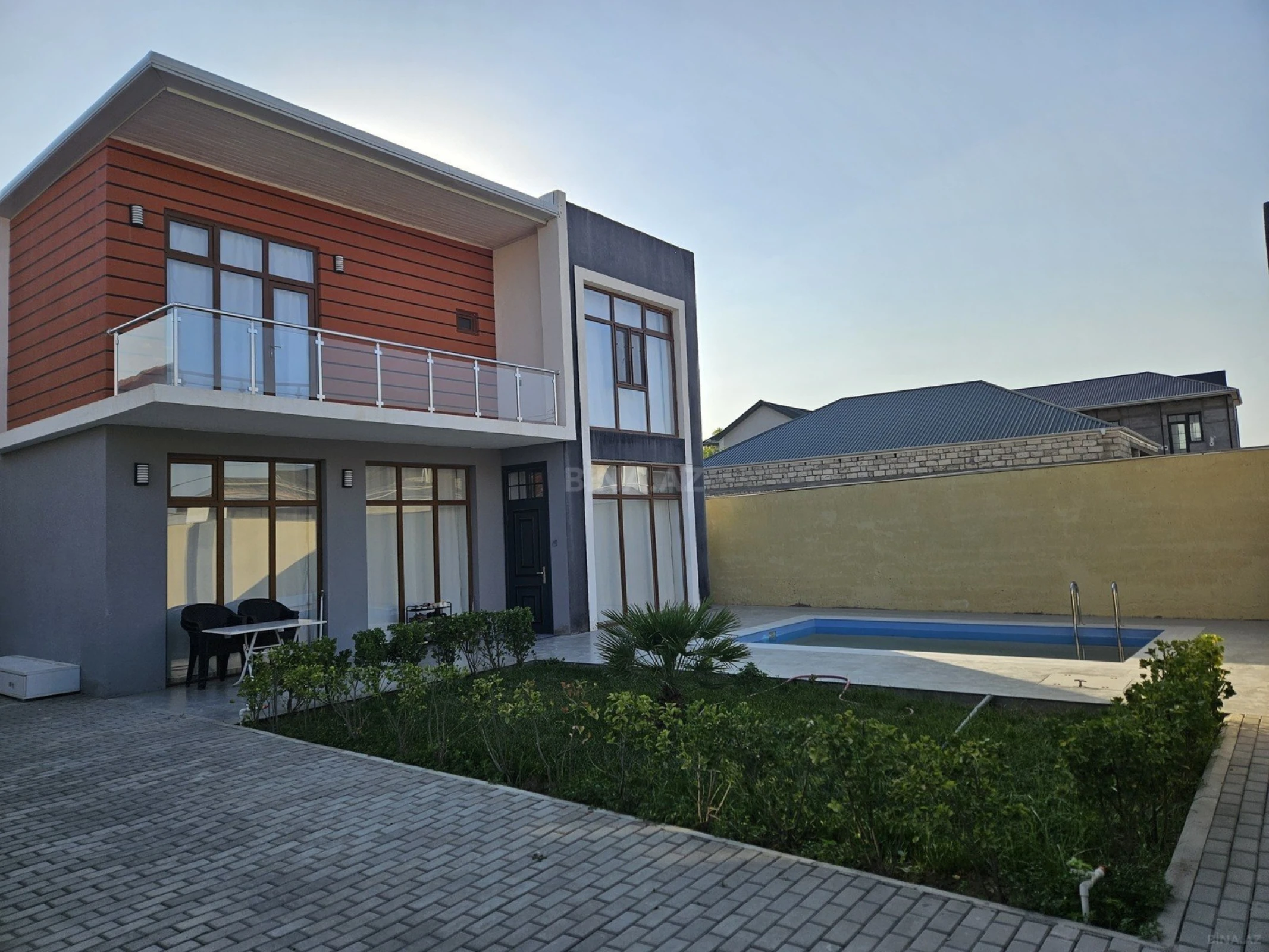Satılır 4 otaqlı həyət evi 200 m²