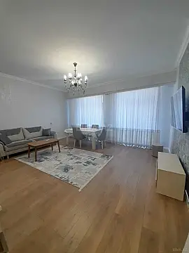 Kirayə verilir 3 otaqlı mənzil 130 m²