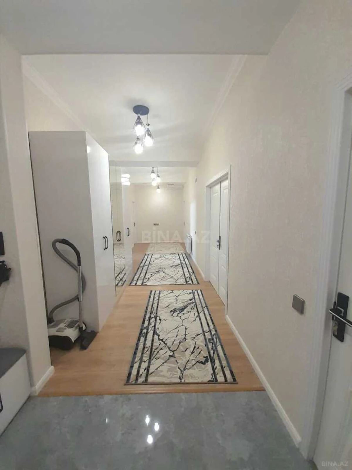 Kirayə verilir 3 otaqlı mənzil 130 m²