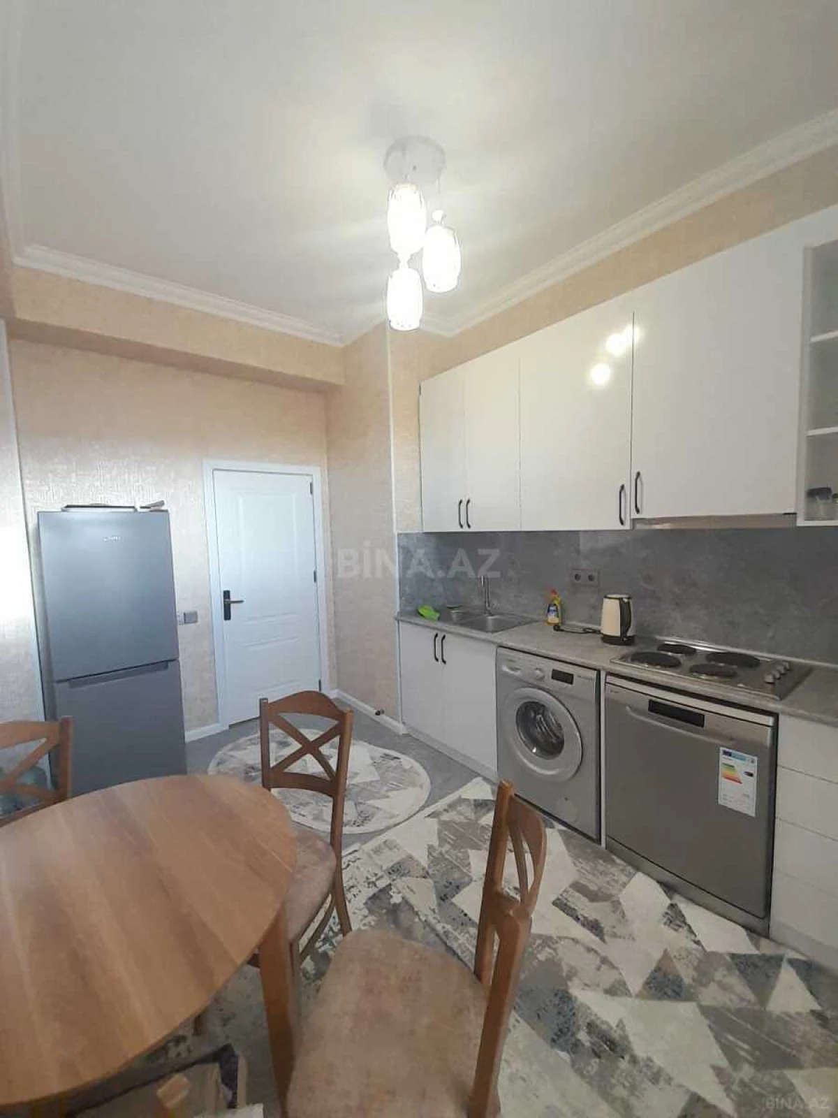 Kirayə verilir 3 otaqlı mənzil 130 m²
