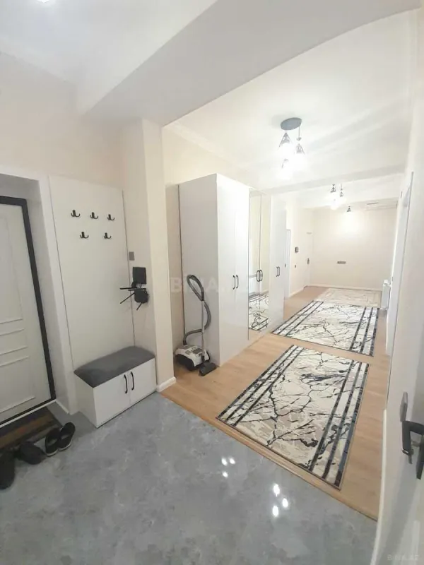 Kirayə verilir 3 otaqlı mənzil 130 m²