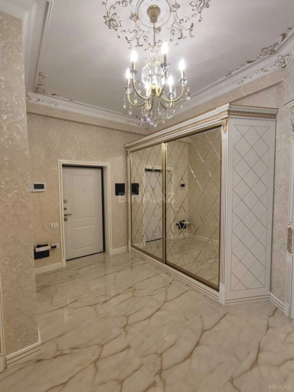 Kirayə verilir 2 otaqlı mənzil 120 m²