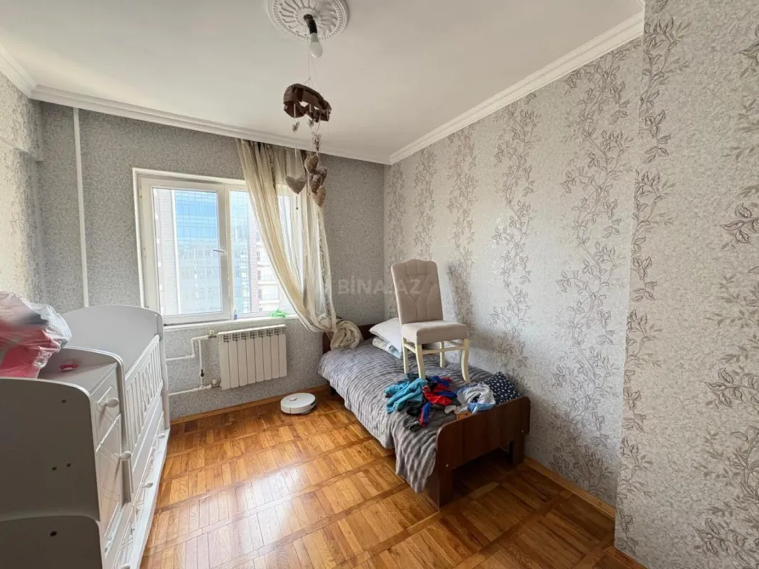Satılır 5 otaqlı mənzil 170 m²