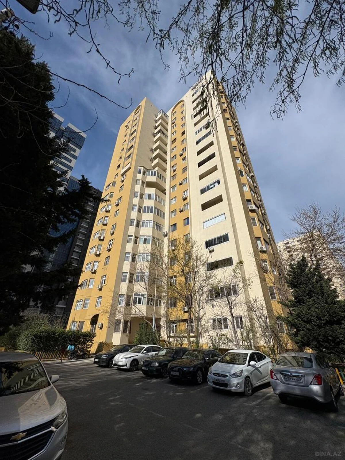 Satılır 5 otaqlı mənzil 170 m²