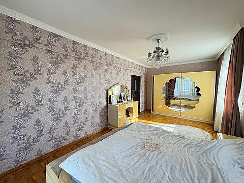 Satılır 5 otaqlı mənzil 170 m²