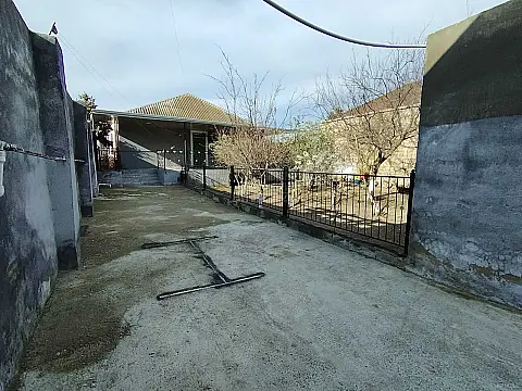 Satılır 3 otaqlı həyət evi 100 m²