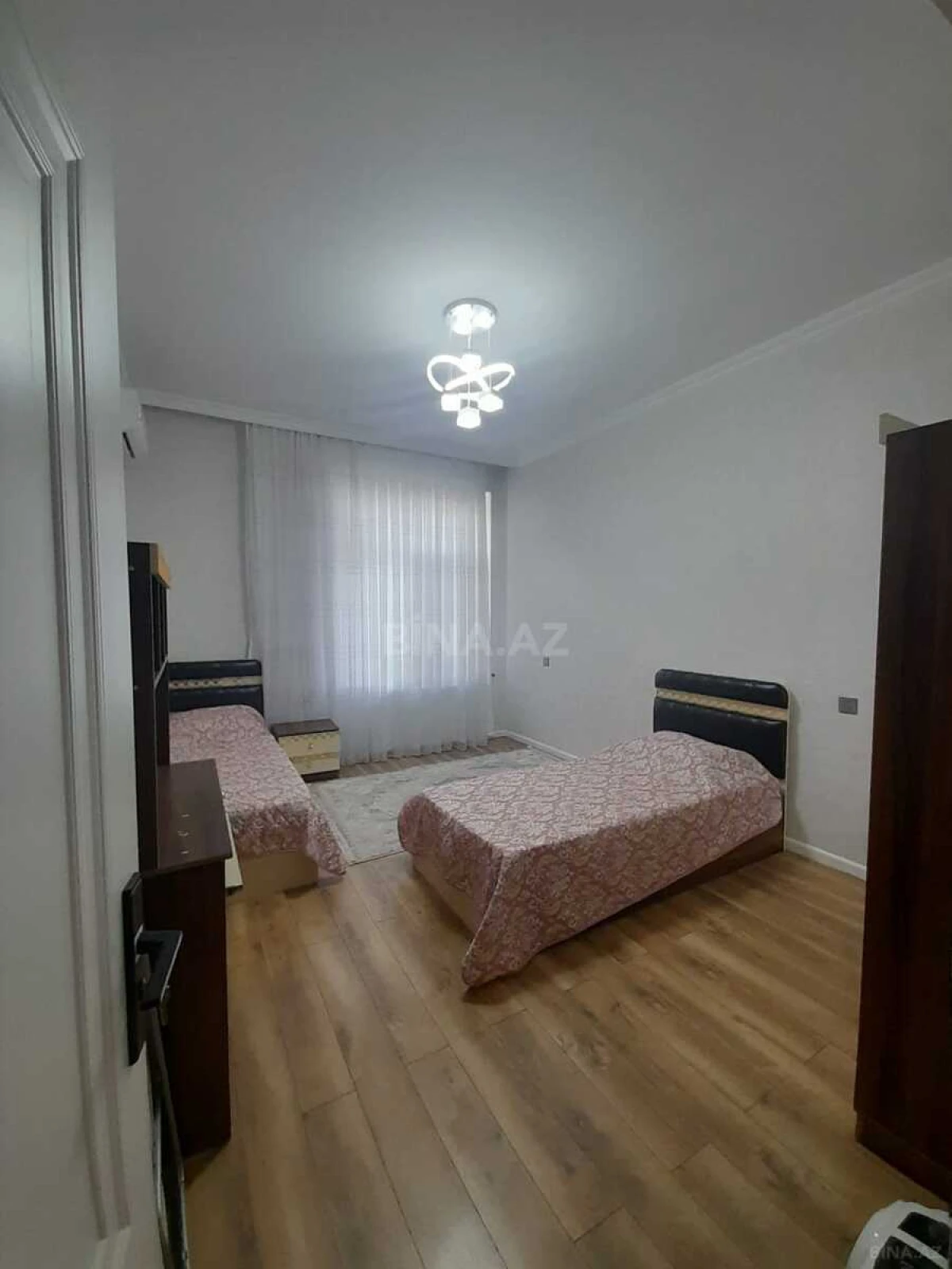 Kirayə verilir 3 otaqlı mənzil 140 m²