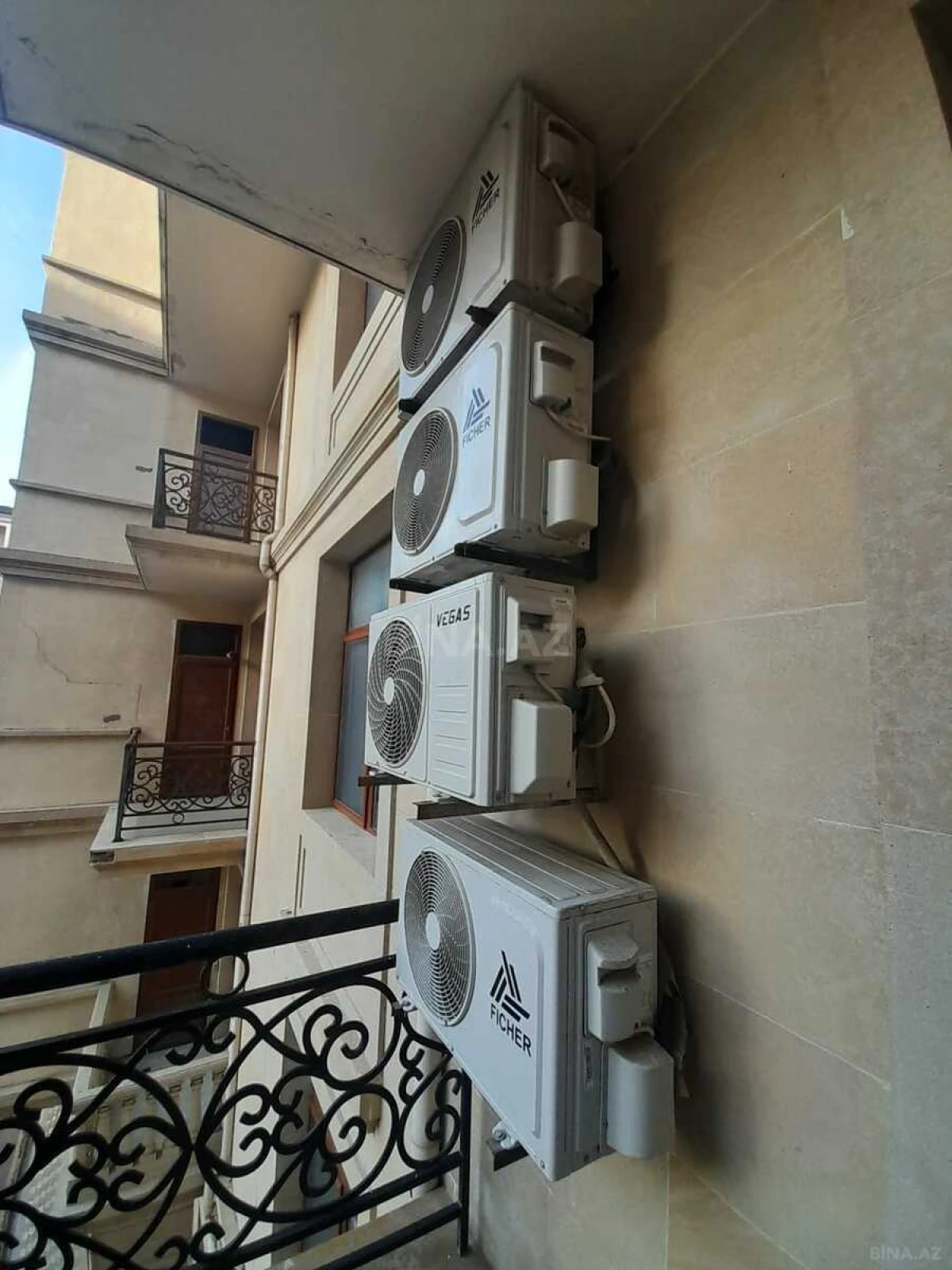 Kirayə verilir 3 otaqlı mənzil 140 m²