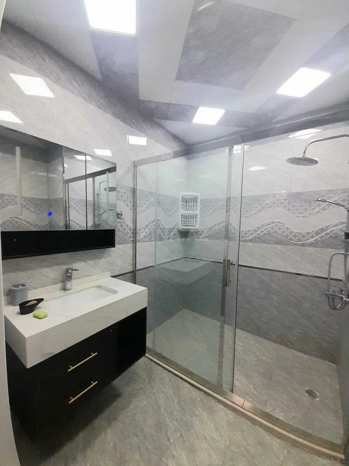 Kirayə verilir 3 otaqlı mənzil 140 m²