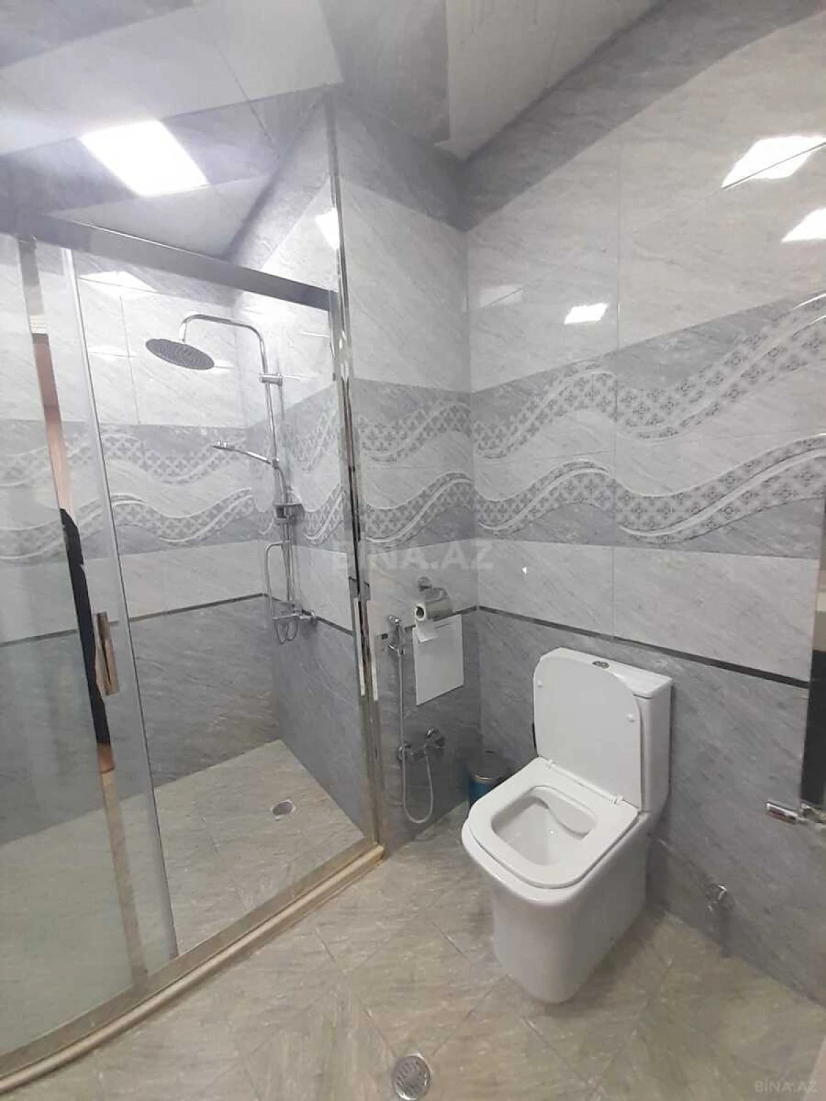 Kirayə verilir 3 otaqlı mənzil 140 m²