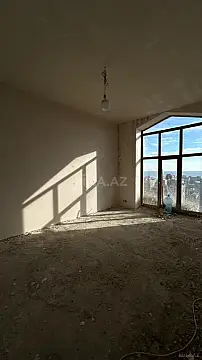 Satılır 4 otaqlı mənzil 135 m²