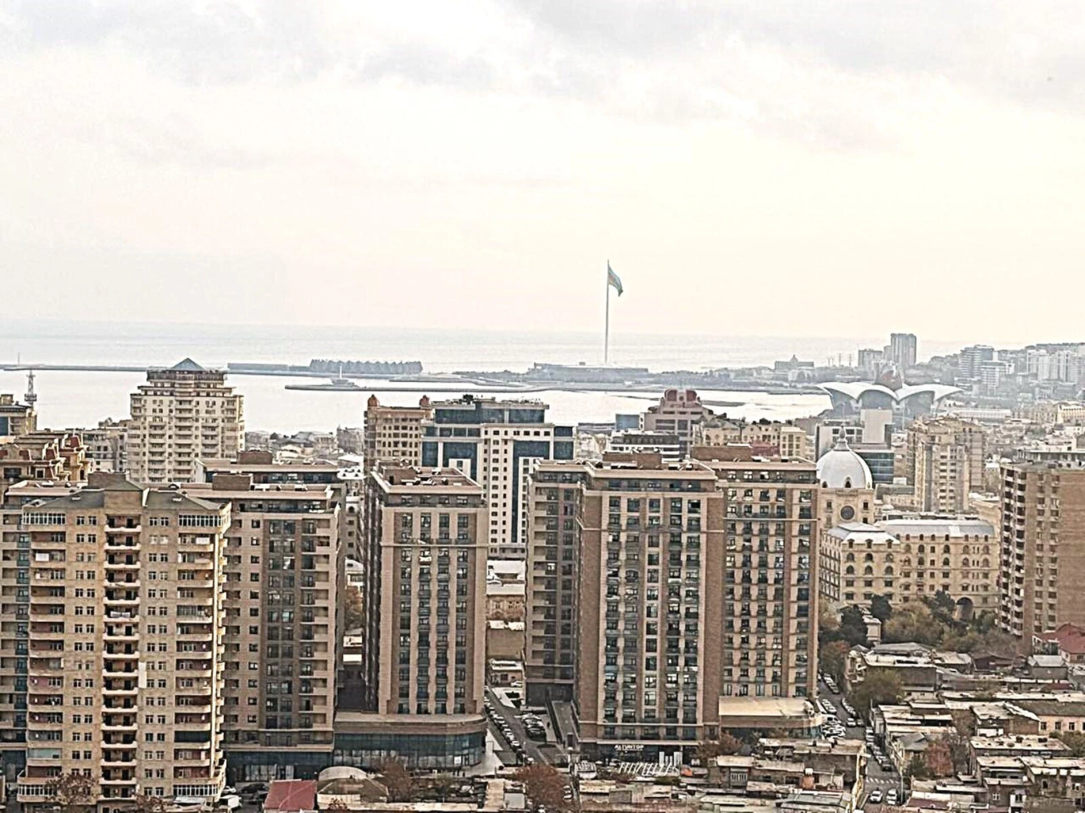 Satılır 4 otaqlı mənzil 135 m²