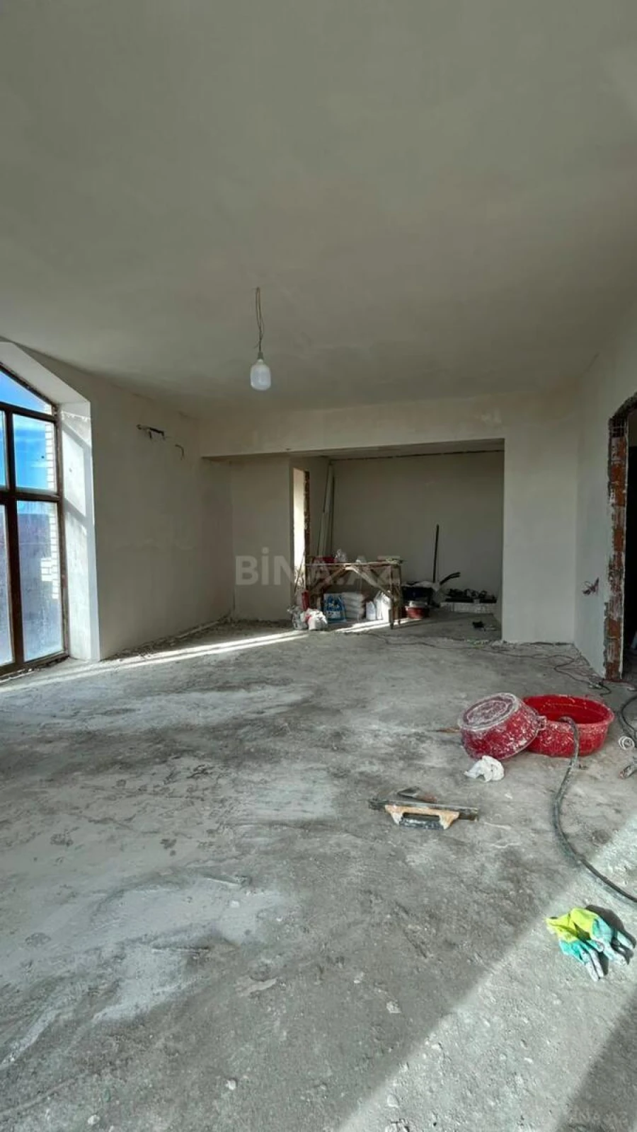 Satılır 4 otaqlı mənzil 135 m²