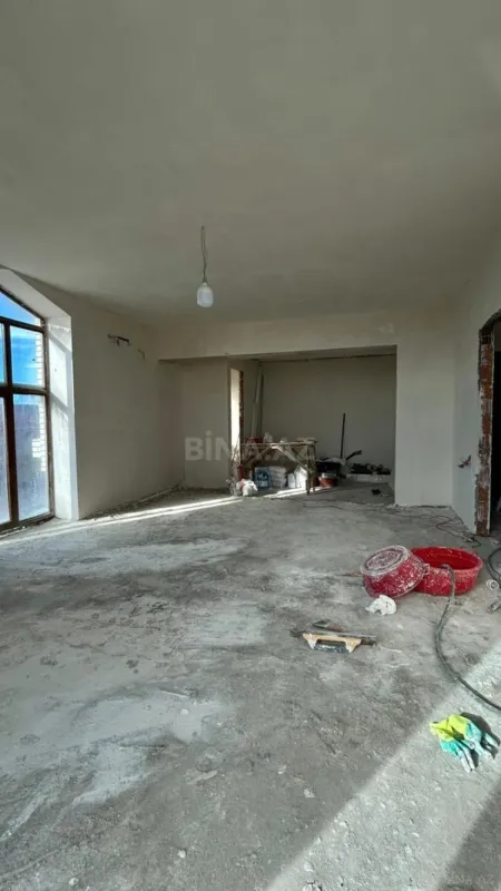 Satılır 4 otaqlı mənzil 135 m²