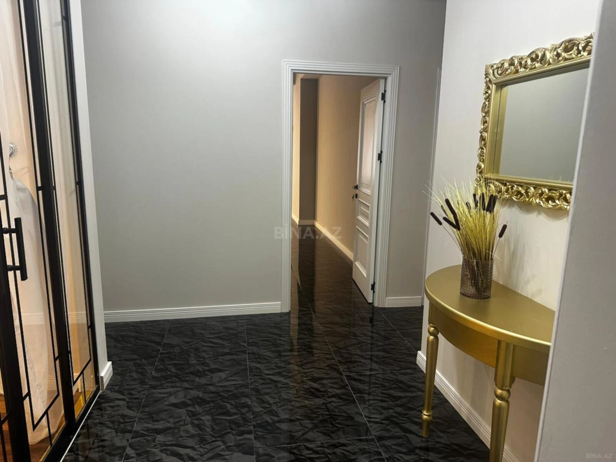 Satılır 3 otaqlı mənzil 101 m²