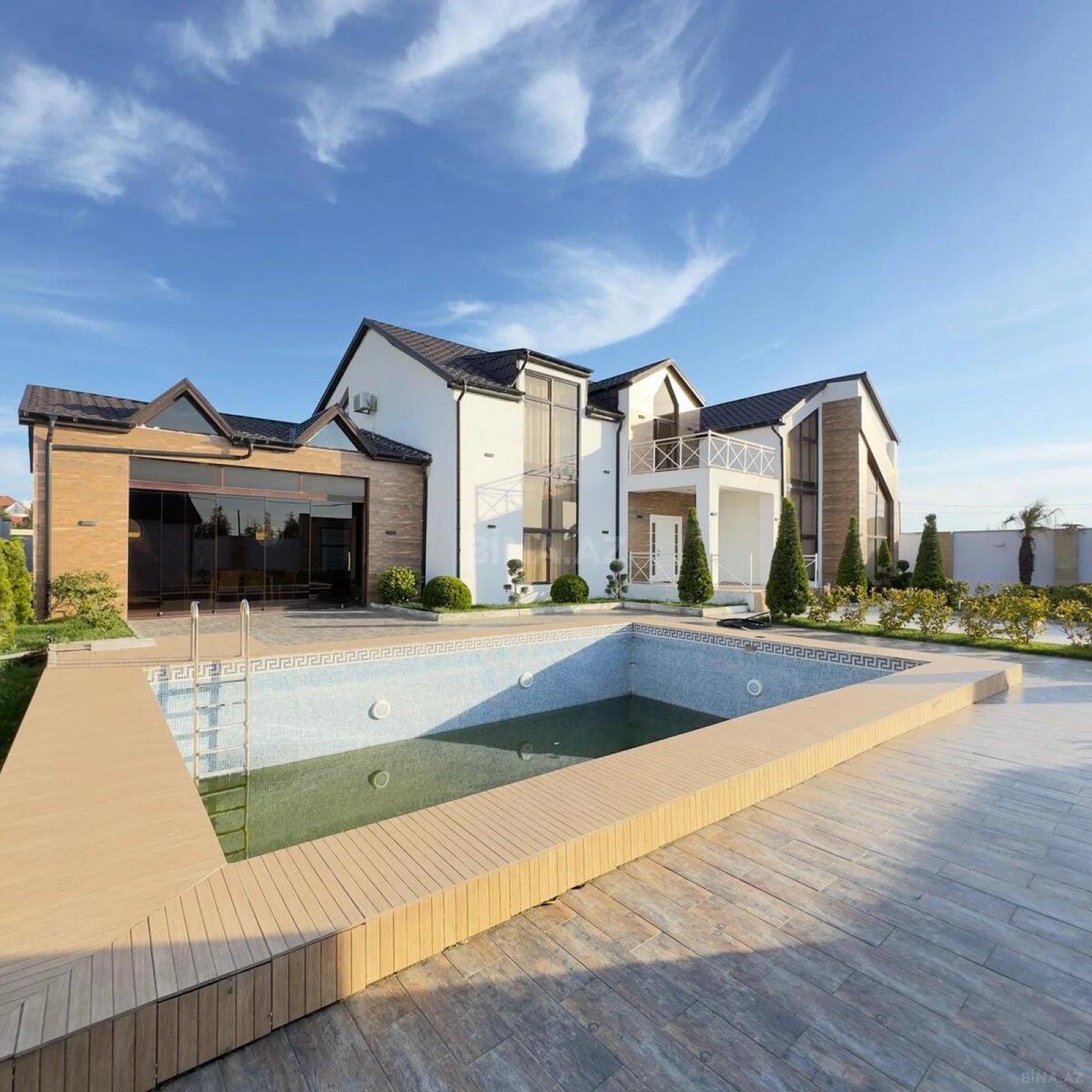 Satılır 6 otaqlı həyət evi 350 m²