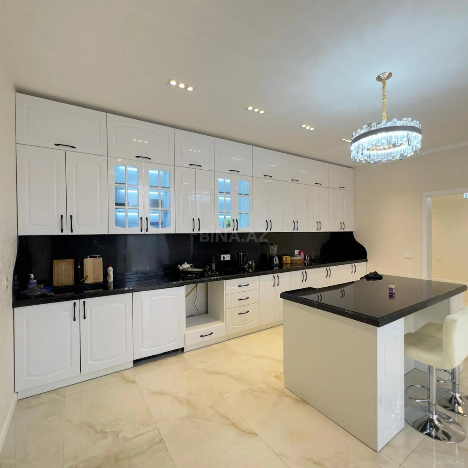 Satılır 6 otaqlı həyət evi 350 m²