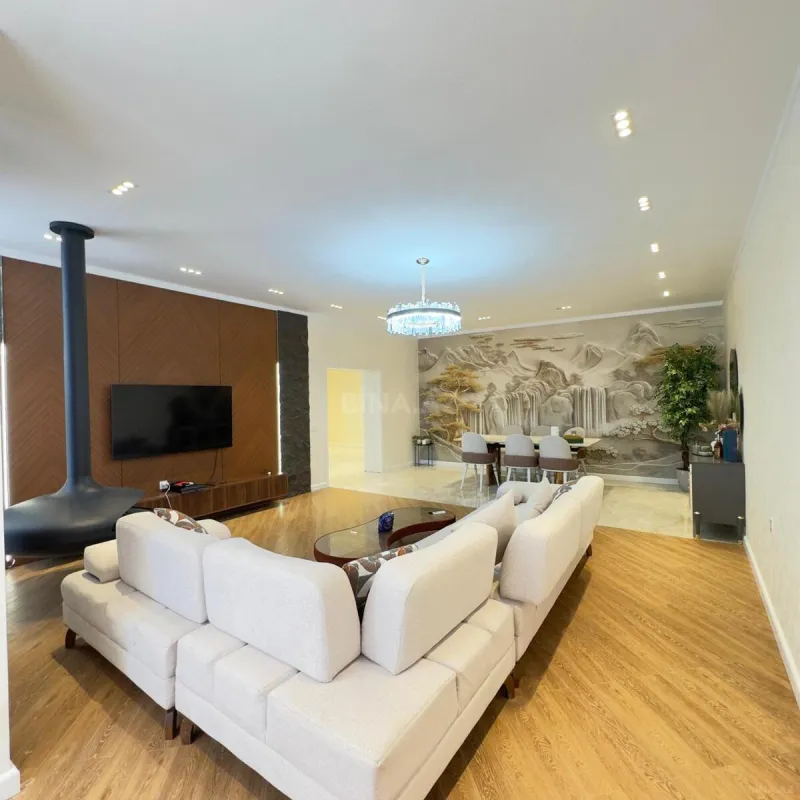 Satılır 6 otaqlı həyət evi 350 m²