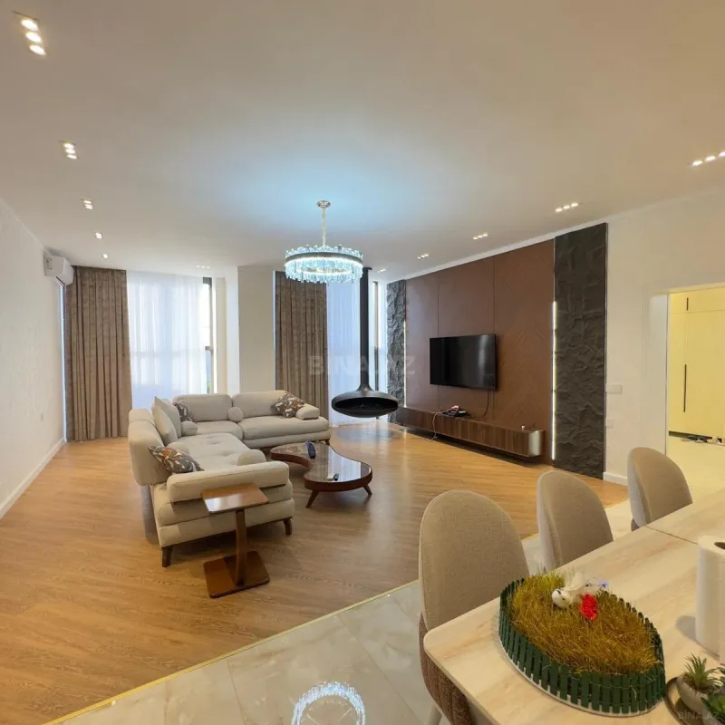 Satılır 6 otaqlı həyət evi 350 m²