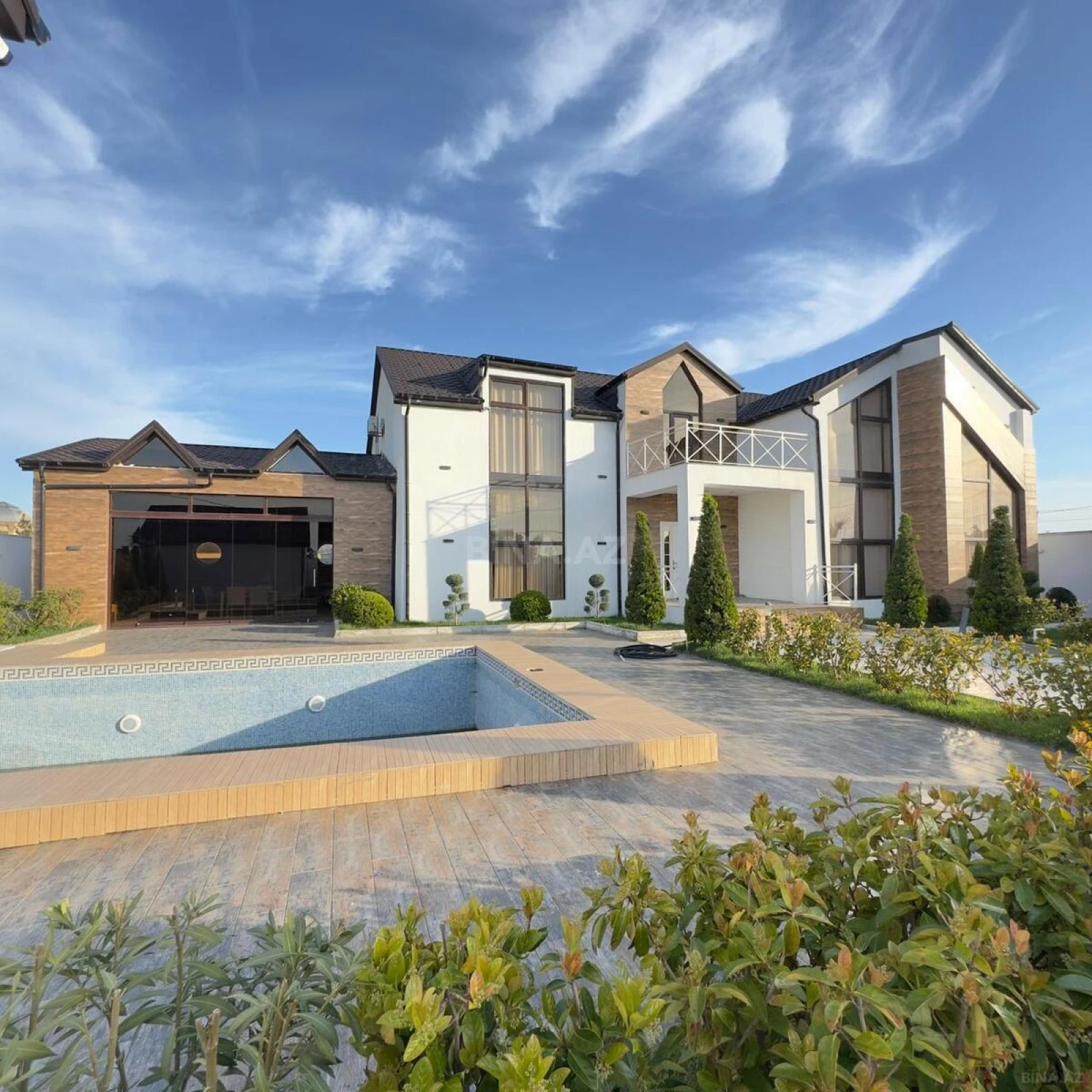 Satılır 6 otaqlı həyət evi 350 m²