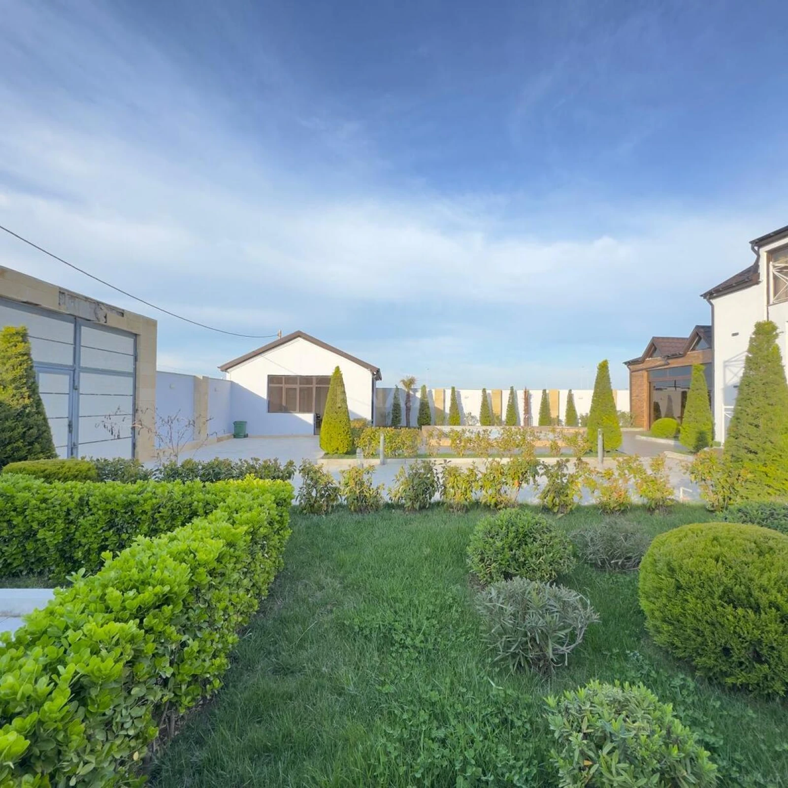 Satılır 6 otaqlı həyət evi 350 m²