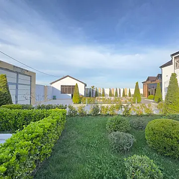Satılır 6 otaqlı həyət evi 350 m²
