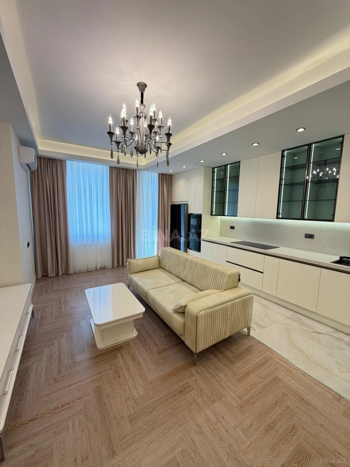 Kirayə verilir 2 otaqlı mənzil 80 m²