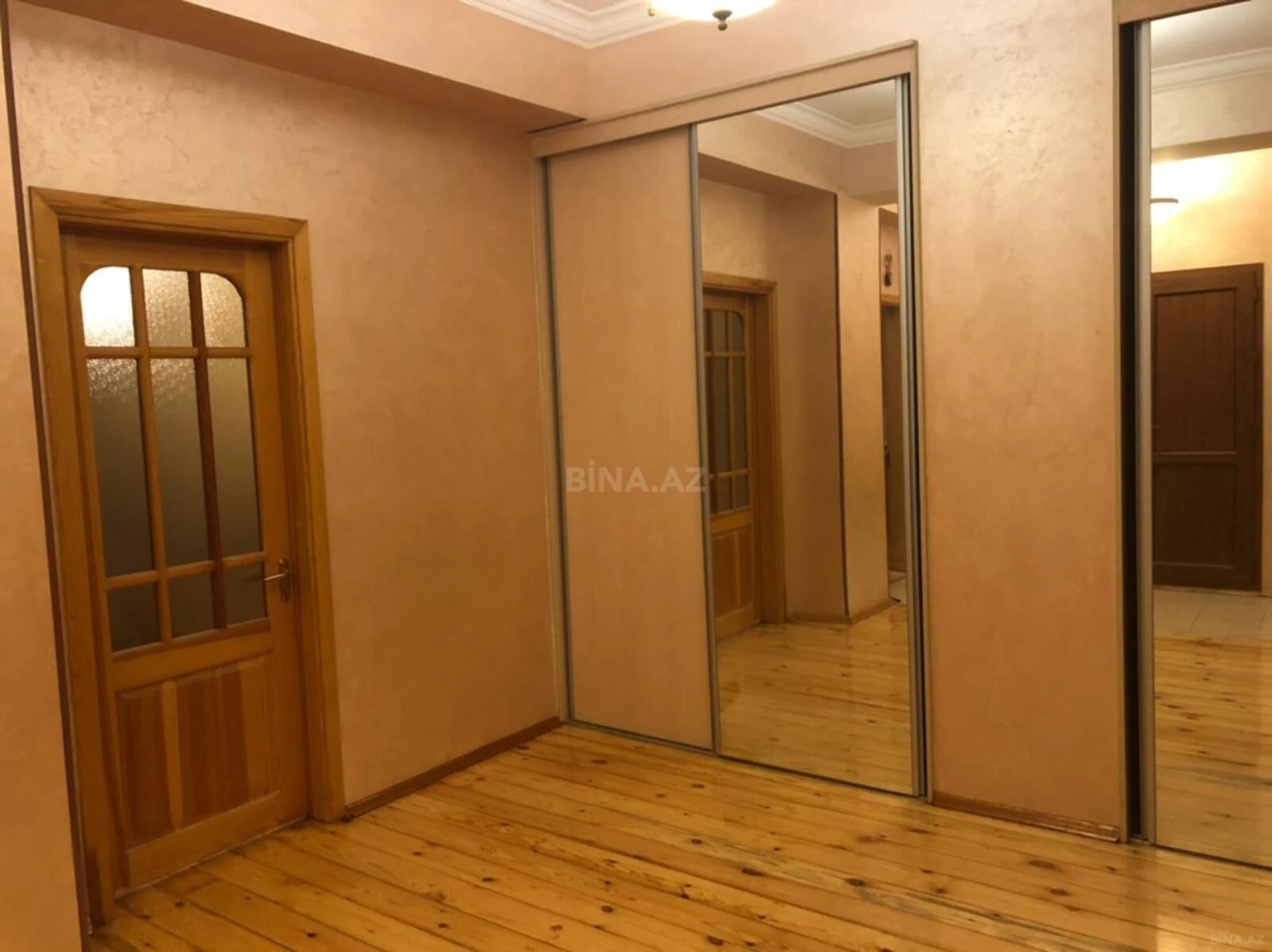 Satılır 2 otaqlı mənzil 105 m²