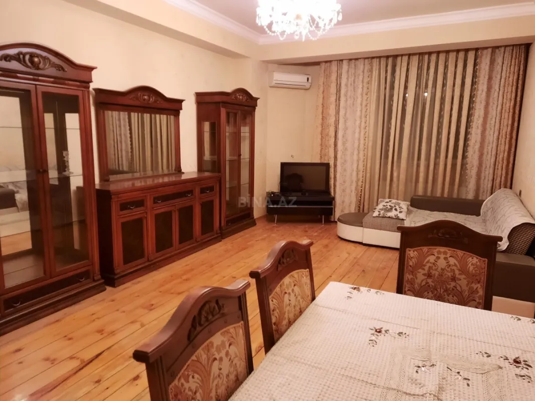 Satılır 2 otaqlı mənzil 105 m²