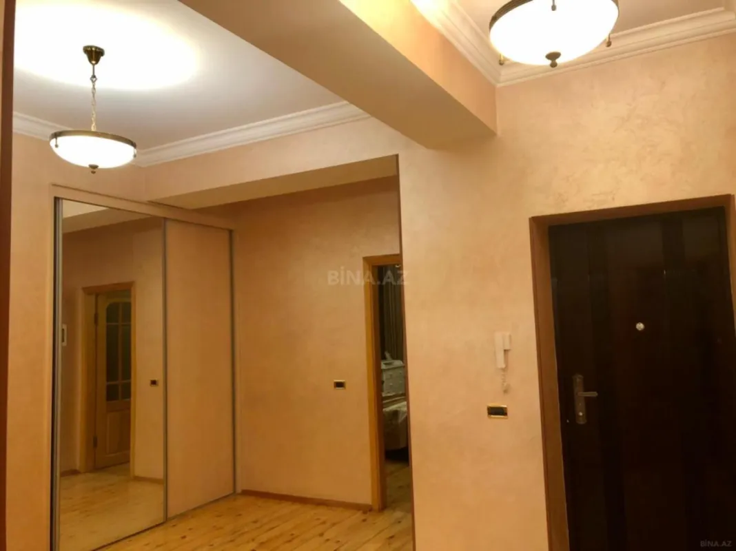 Satılır 2 otaqlı mənzil 105 m²
