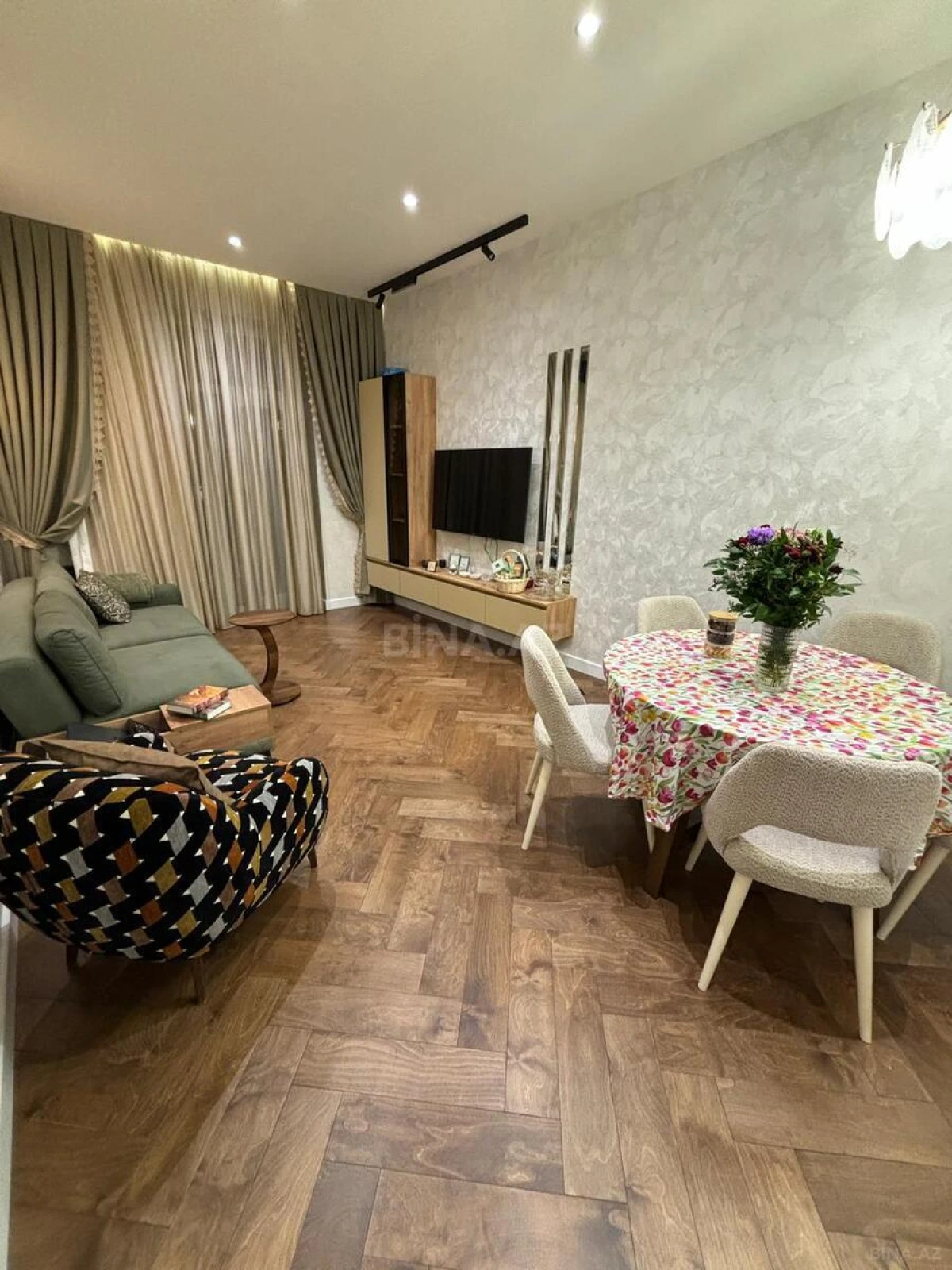 Satılır 2 otaqlı mənzil 55 m²
