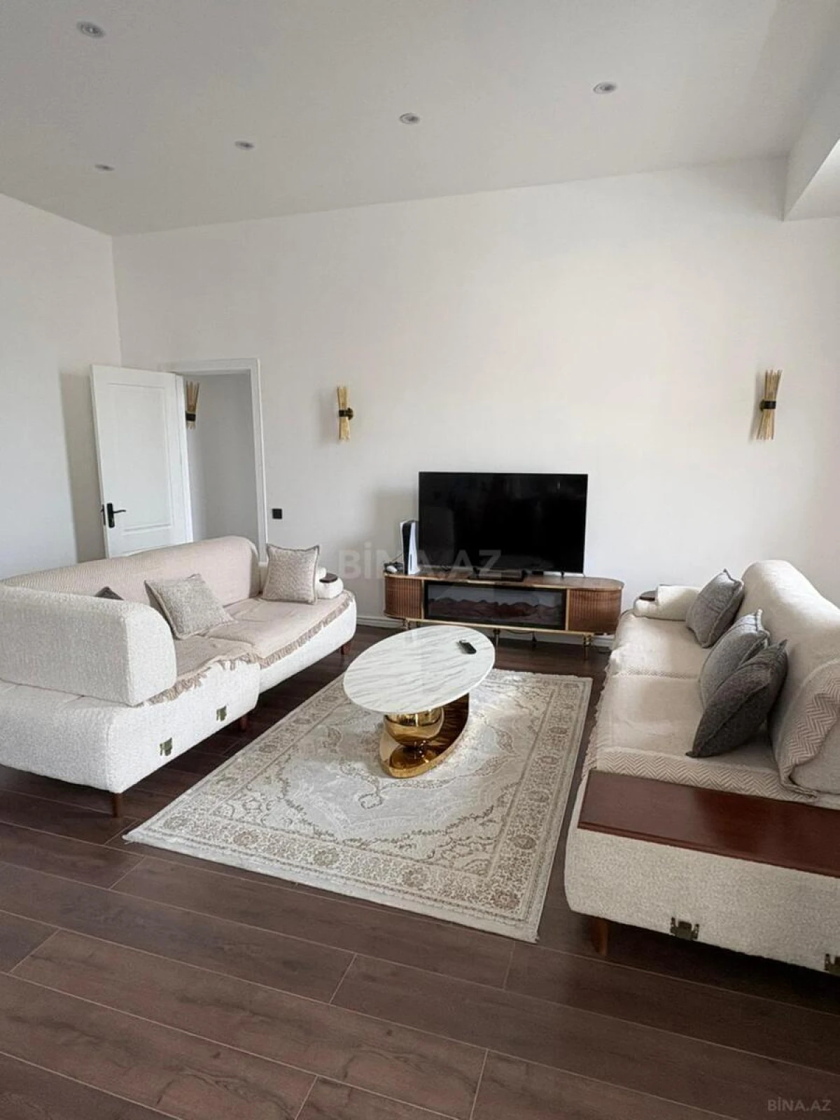 Kirayə verilir 2 otaqlı mənzil 75 m²