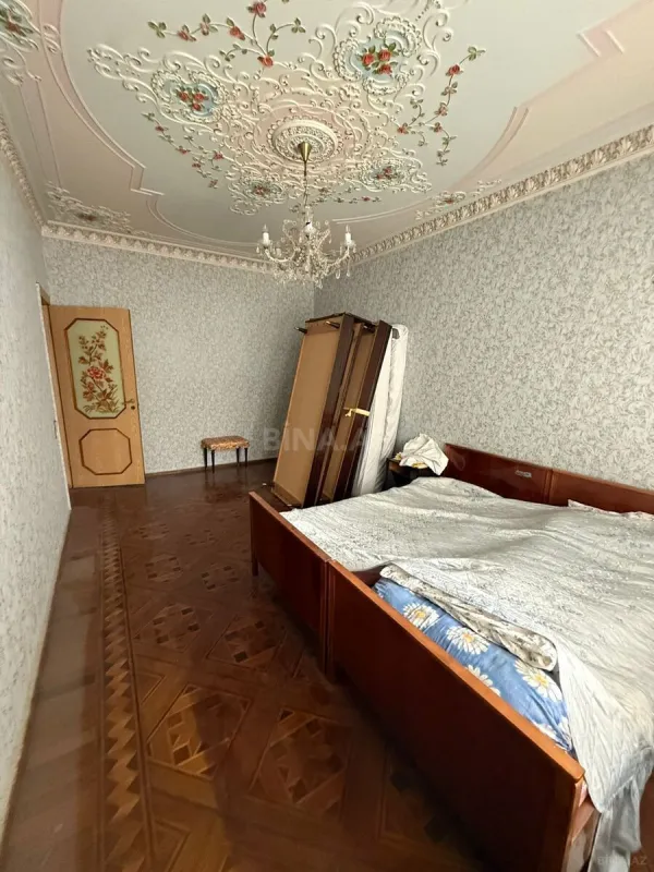 Satılır 4 otaqlı mənzil 120 m²