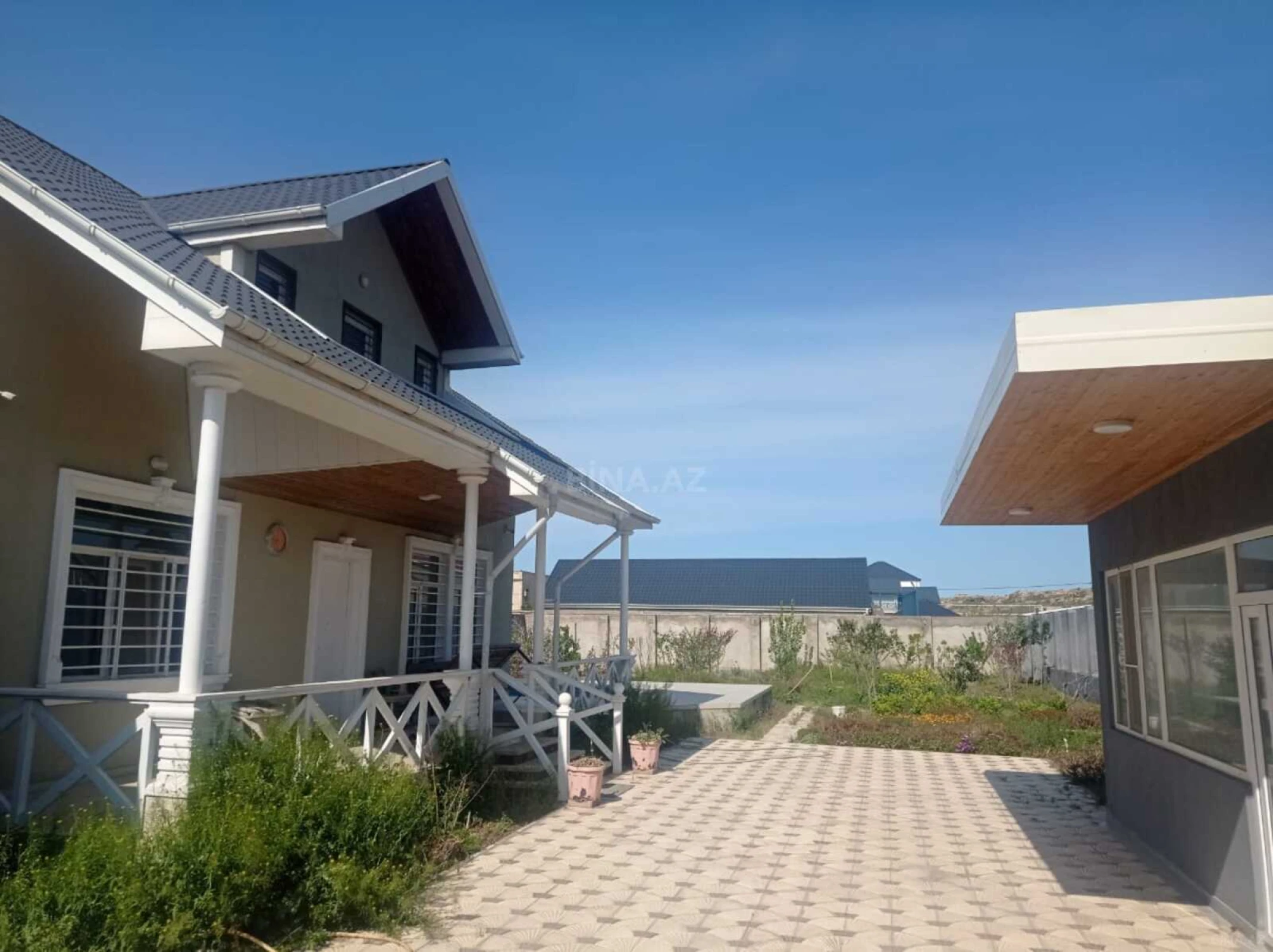 Satılır 8 otaqlı həyət evi 105 m²